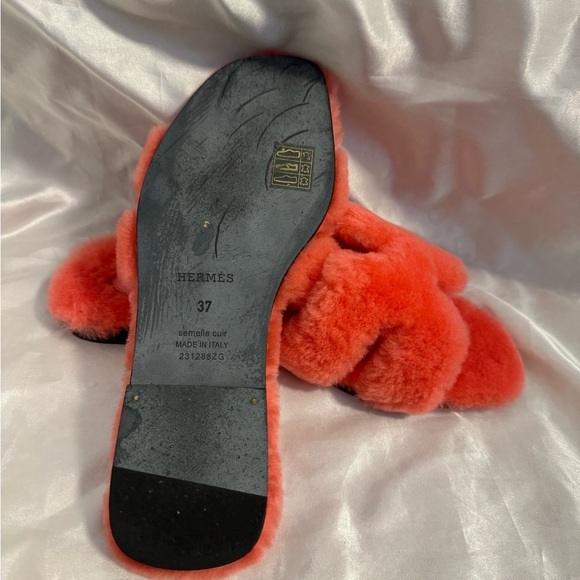 Hermes Shearling Oran Sandals - Picture 10 of 11